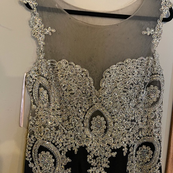 Women’s black gown - Picture 8 of 10